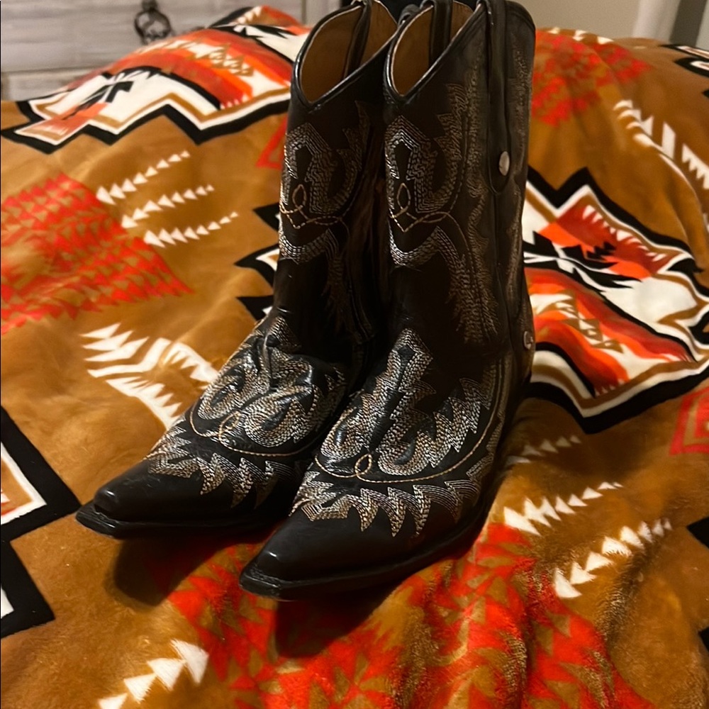 Black Heeled Boots with Lace-Up Design and Sturdy Sole